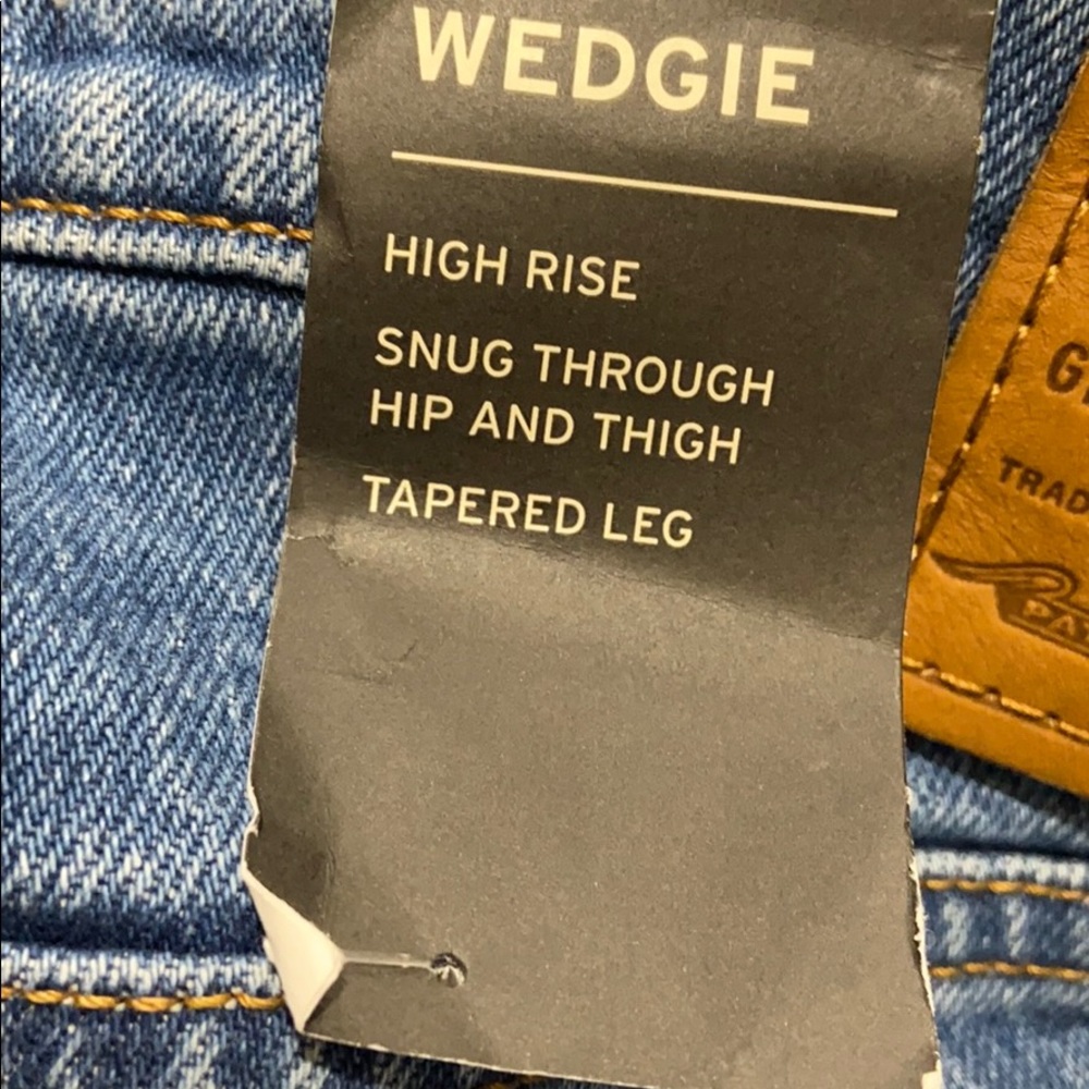 LEVI'S® PREMIUM Wedgie Fit Women's Jeans - Picture 3 of 10